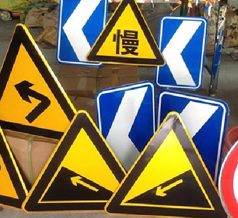 温县标识标牌中颜色的确定是很重要的。